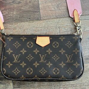 Louis V inspired bag from the Multi Pochette collection, in need of repair